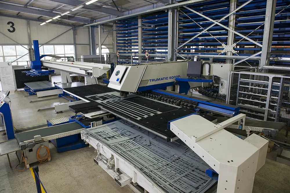 Le Centre de poinconnage Trumatic-5000 installé dans les ateliers de production de Cantin